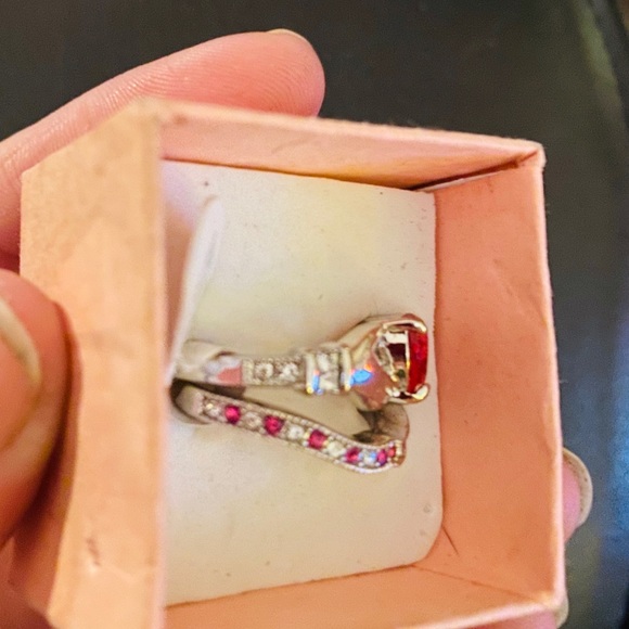 Red and white ring set - Picture 4 of 4